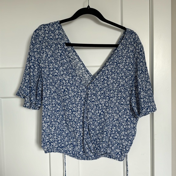 Dynamite wrap top - Picture 1 of 5